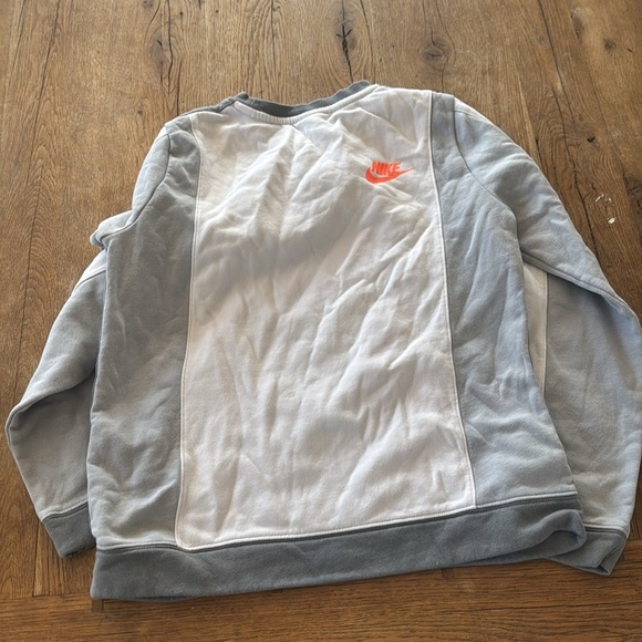 Nike DR8479-025/Gray & Neon Orange Sweater /Size XL/Kids - Picture 3 of 7